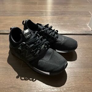 New Balance Men's Black and White Sneakers